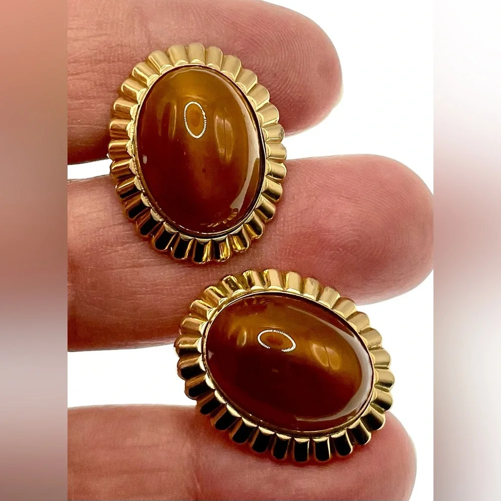 Vintage Gold Tone Amber Colored Lucite Oval Cabochon Center Cufflinks